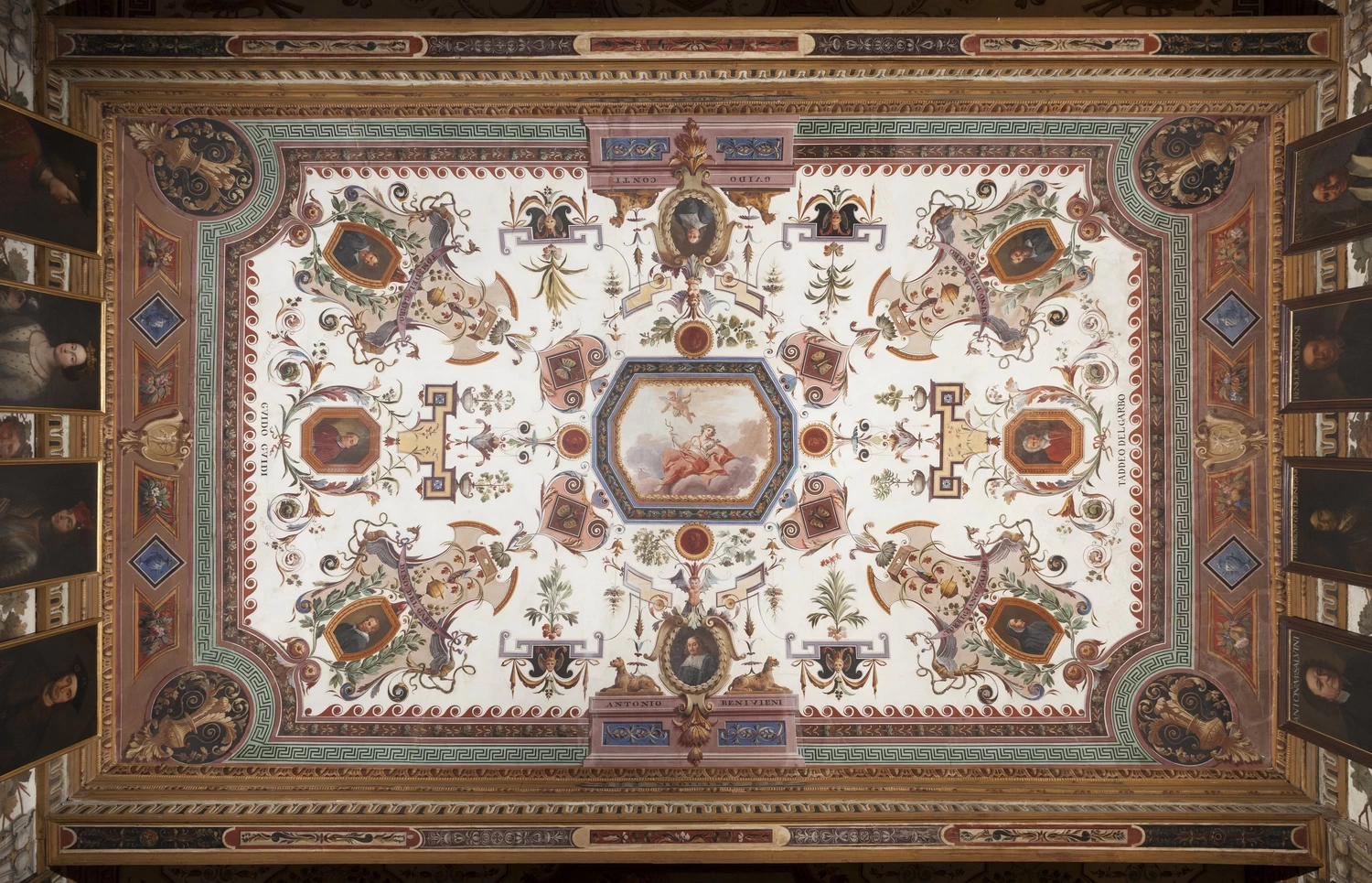 Terzo corridoio degli Uffizi a Firenze. Grottesca della Medicina
